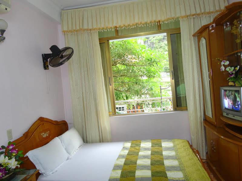Cat Ba Hostel Cat Ba Island Екстериор снимка